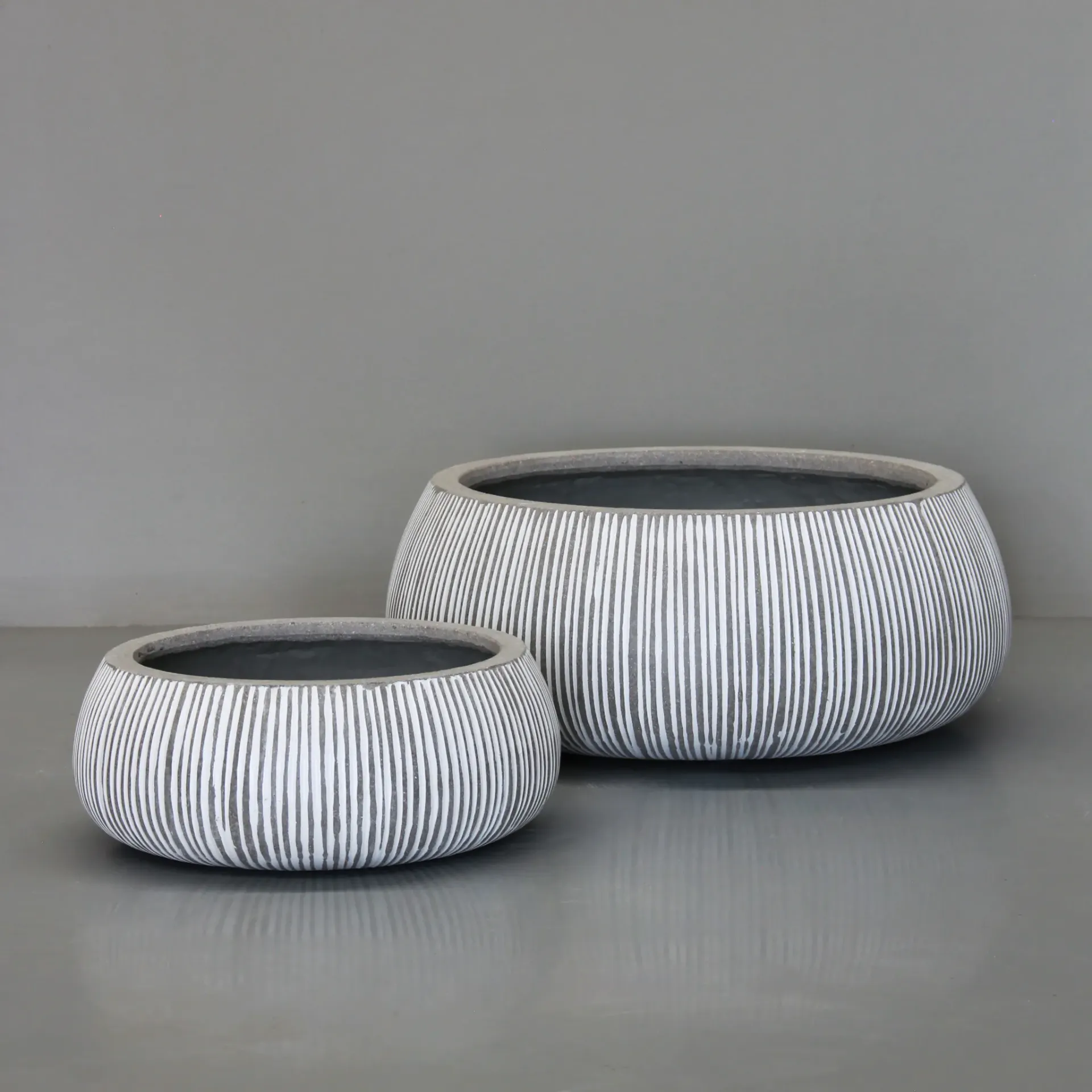 [PRR07s/2WT] White Vertical Stripe Bowl (Set of 2 - D53 & 36cm)
